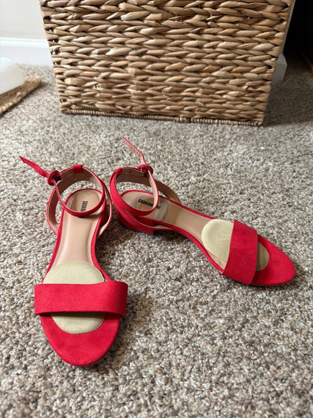 Cushionaire faux suede, red ankle wrap shoe 7 613